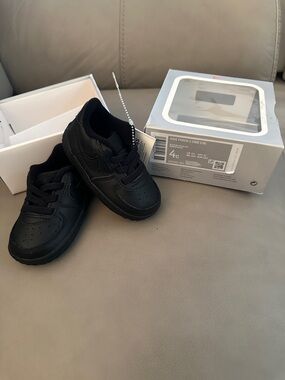 Nike Kids Black Low Profile Lace-Up Sneakers